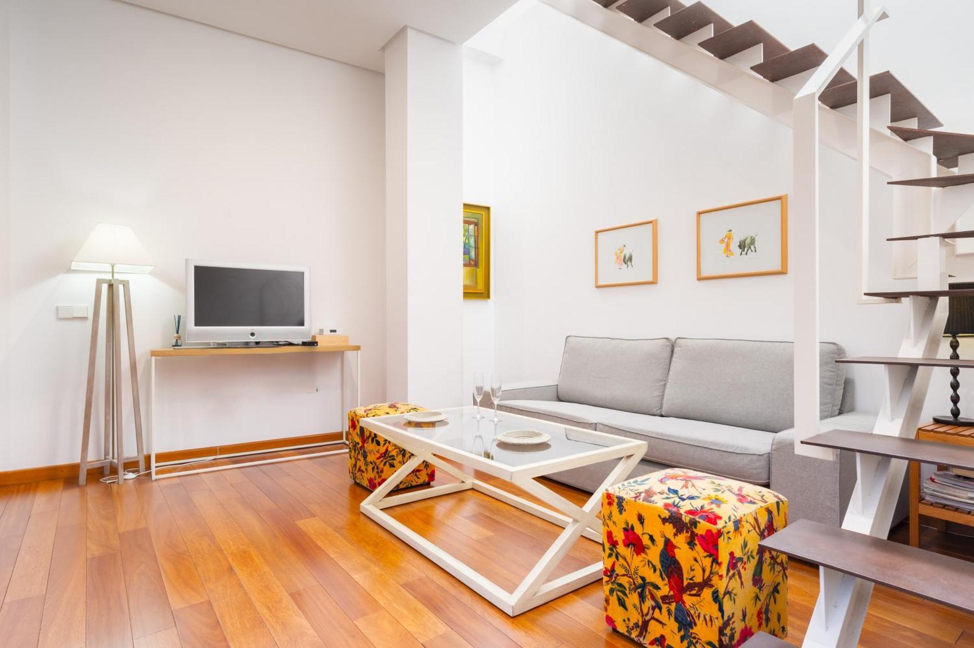 Apartment Attic With Terrace- 1bd 1bth- Corral Del Rey
