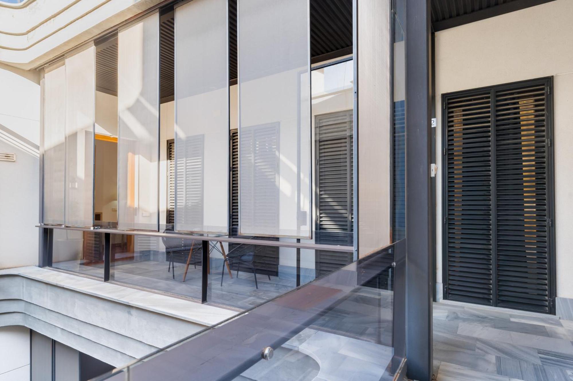 Attic With Terrace- 1bd 1bth- Corral Del Rey Appartement *